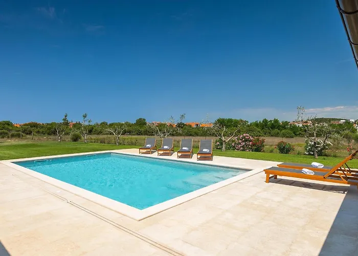 Marialba 펜션 풀라